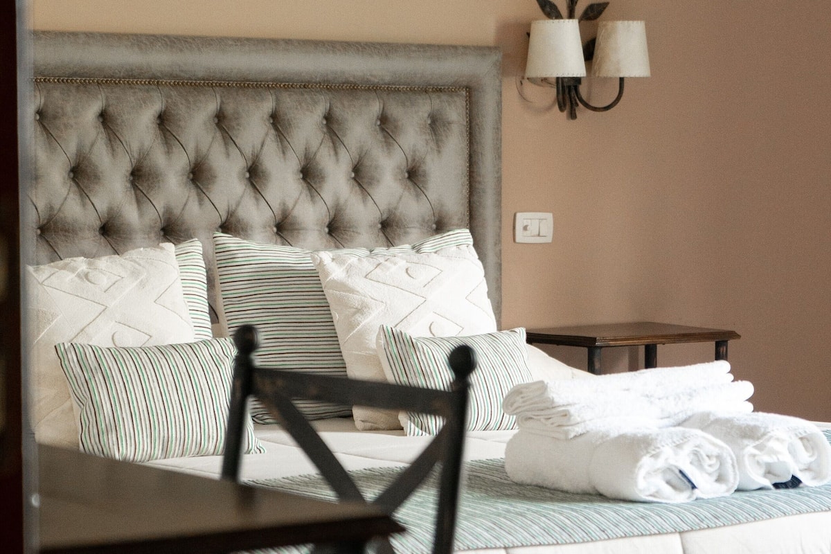 Suite | Premium bedding, in-room safe, free WiFi, bed sheets