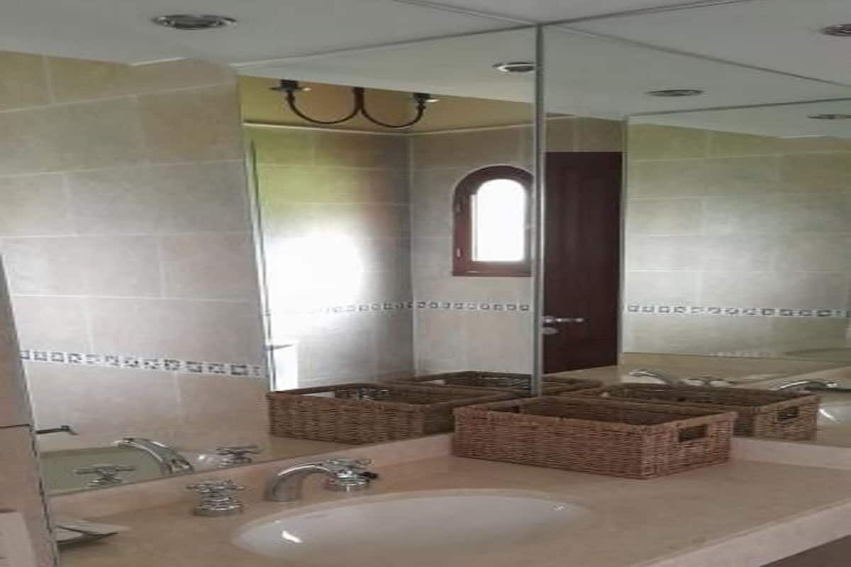 Deluxe Triple | Bathroom | Combined shower/bathtub, jetted bath, hair dryer, bathrobes