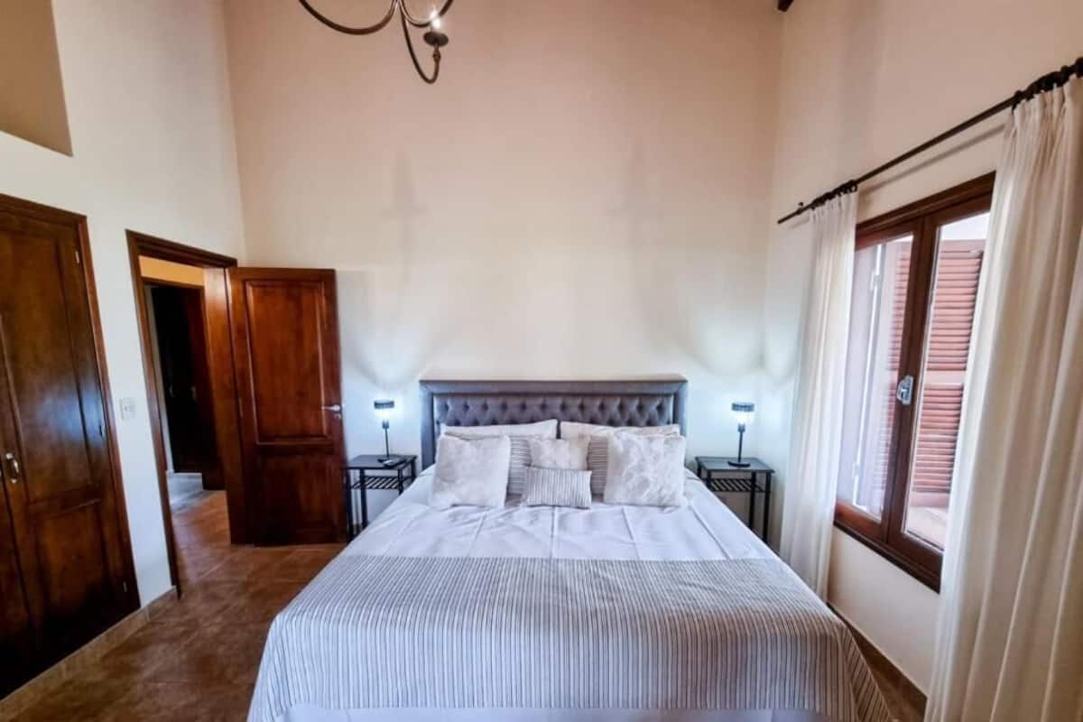 Premium bedding, in-room safe, free WiFi, bed sheets