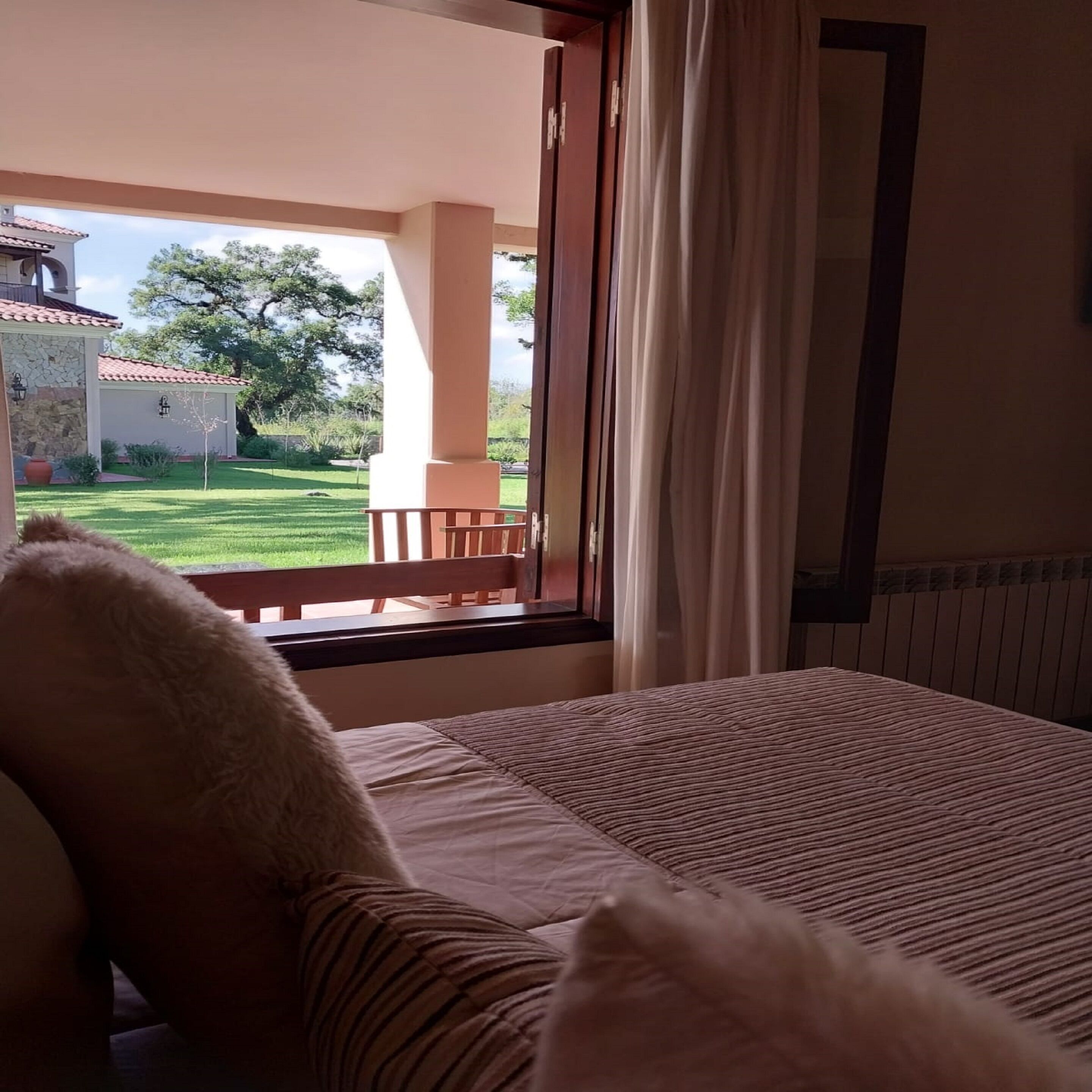 Premium bedding, in-room safe, free WiFi, bed sheets