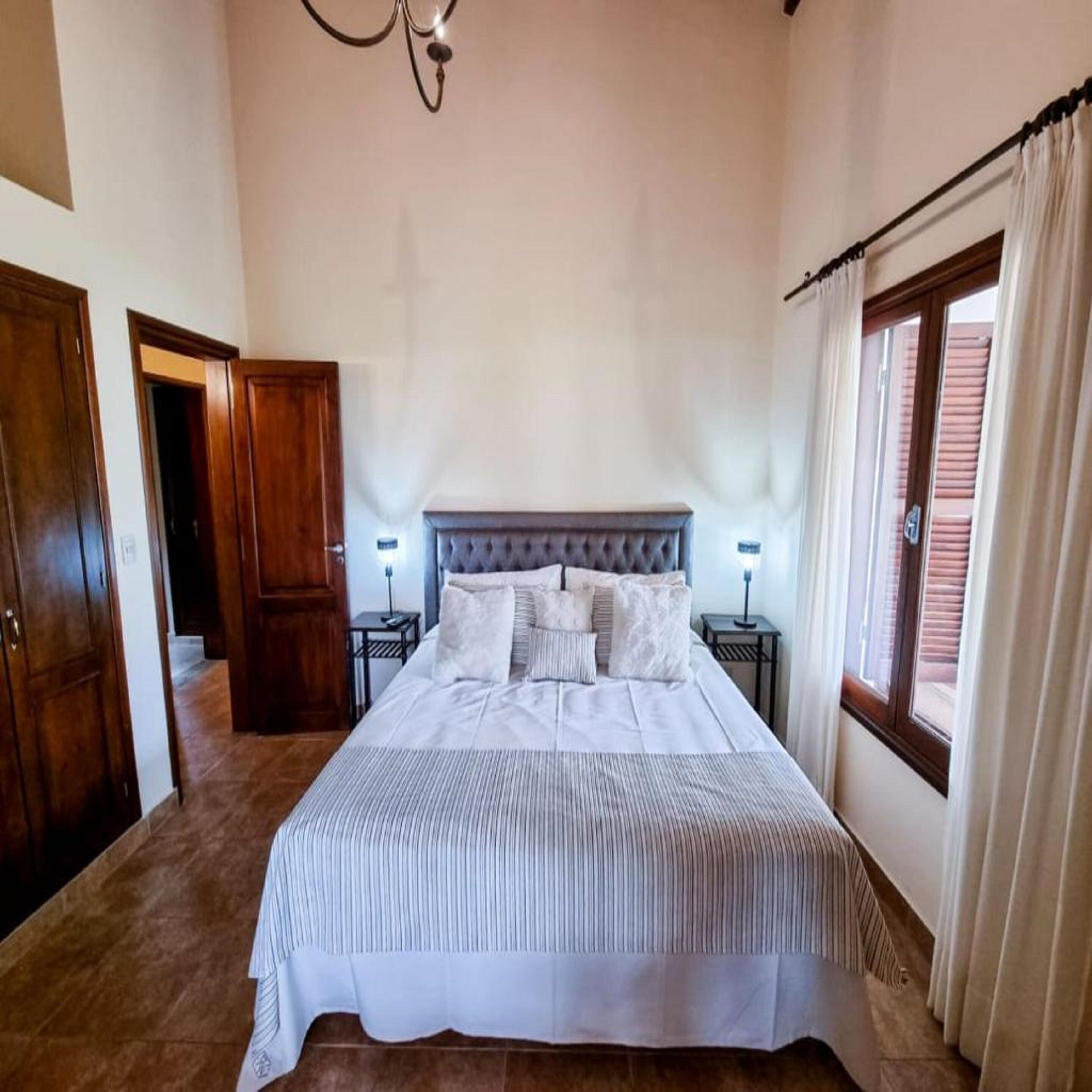 Premium bedding, in-room safe, free WiFi, bed sheets