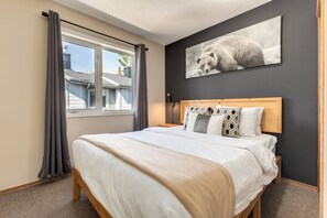 3 chambres, fer et planche à repasser, Wi-Fi, draps fournis