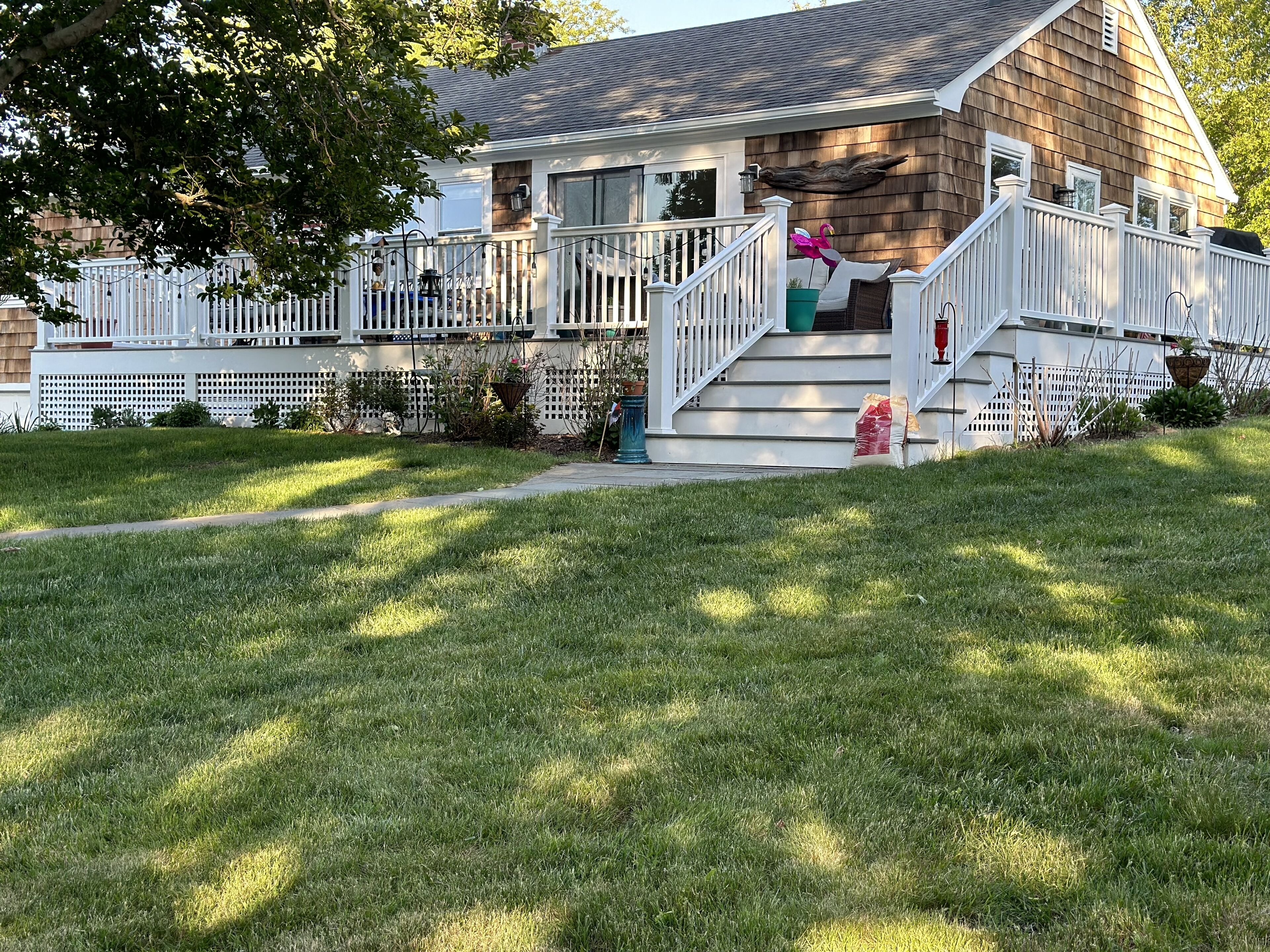 Sat. to Sat. rental.2 blocks to marinas,5 min walk to beach and O Bar,15 to Newp