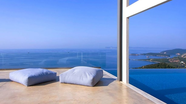A modern room with a large window overlooking a coastal view. - Villa Blue Ionian - Syvota (Igoumenitsa)