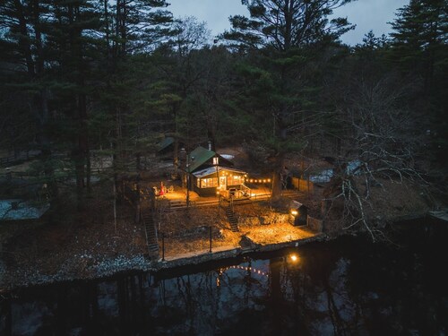 Waterfront Birch Cabin near Saratoga, Lake George