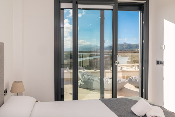 4 bedrooms, in-room safe, iron/ironing board, free WiFi