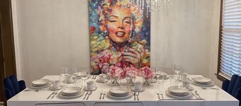 Luxurious Marilyn’s Mansion in the heart of Springfield!