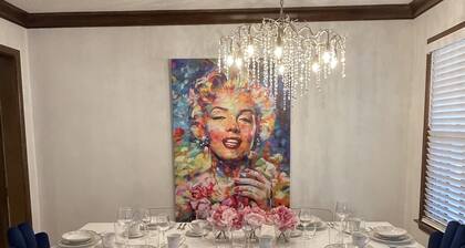 Luxurious Marilyn’s Mansion in the heart of Springfield!