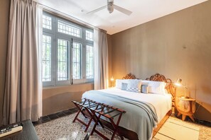 6 عدّة غرف نوم وبديكورات فريدة لكل غرفة وطراز فريد لكل وحدة ومكتب