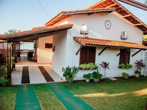 Family House, 4 Bedrooms, Private Pool, Sea View | Property grounds