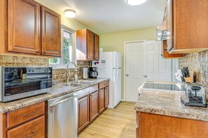 Fridge, microwave, stovetop, dishwasher - ~ 10 Mi to Dtwn: Indianapolis Home w/ Game Room! (Indianapolis)