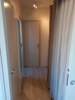 Interior - Furnished studio downtown with parking & balcony (Aix-les-Bains)