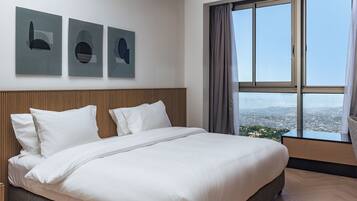 Hypo-allergenic bedding, minibar, in-room safe, individually decorated