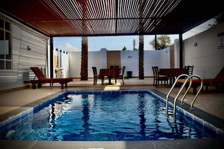 Piscina privada. Coastline Resort