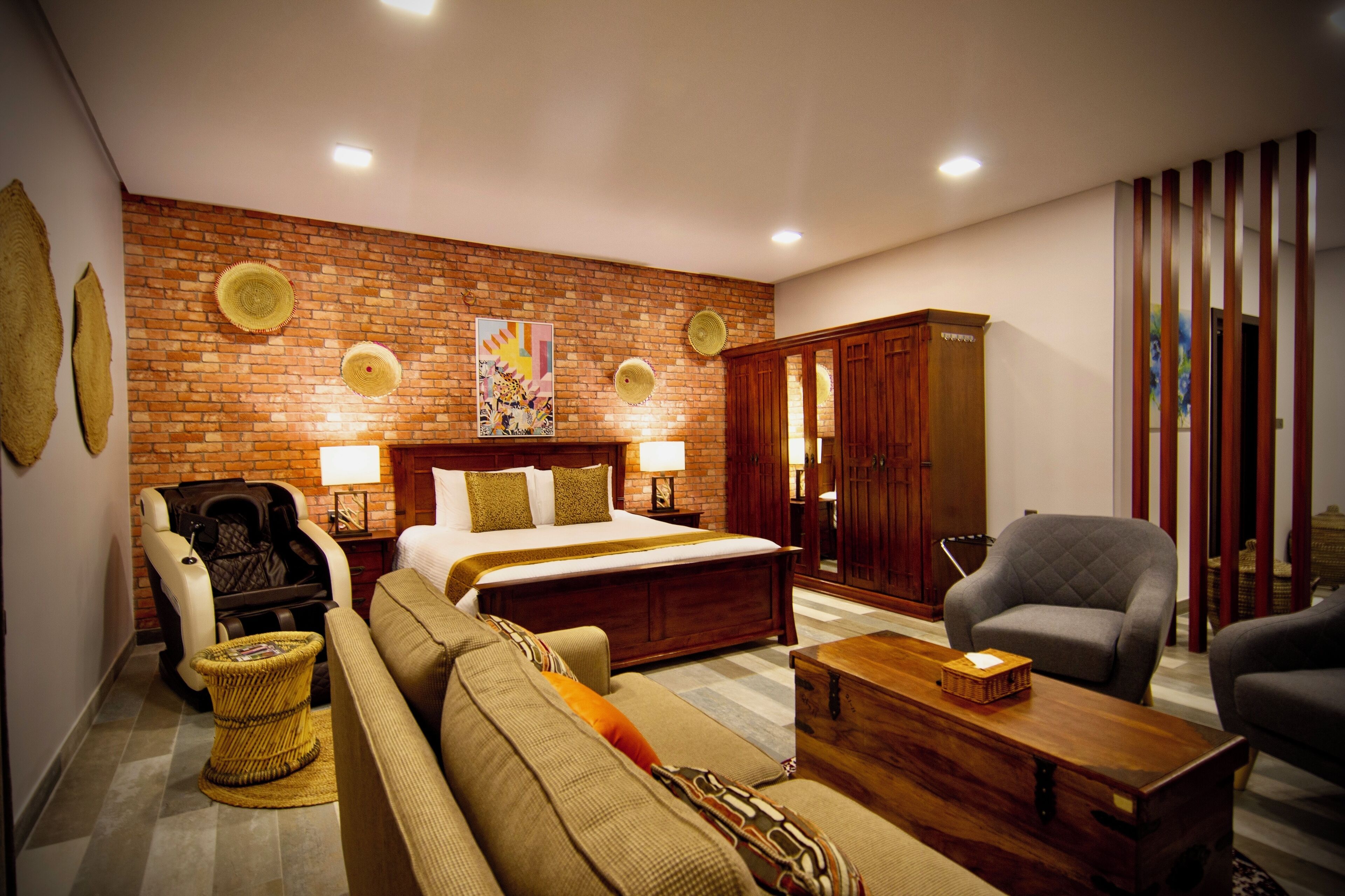 Superior King Suite with Private Pool | Minibar, in-room safe, individually decorated, individually furnished