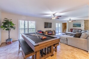 Smart TV, fireplace, DVD player, table football