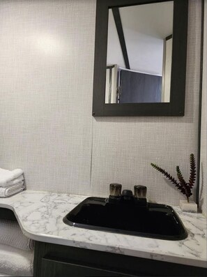 Shower, hair dryer, towels, soap - RV w/Lake Access - 4 acre Private Retreat (Murchison)