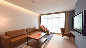 Deluxe Room, 1 King Bed with Sofa bed | Premium bedding, down comforters, Select Comfort beds, minibar - Four Points by Sheraton Chongqing, Yongchuan (Chongqing)