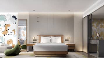 Quarto família, 1 cama King, vista para a cidade | Roupas de cama premium, edredons de pluma, camas Select Comfort