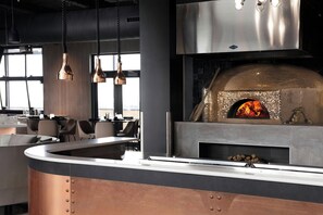 2 restaurants; breakfast and dinner served - AC Hotel by Marriott Dayton (Dayton)