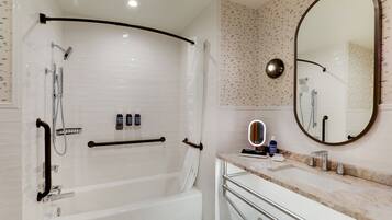 Standard Room, 1 Double Bed (Mobility Accessible, Tub) | Bathroom