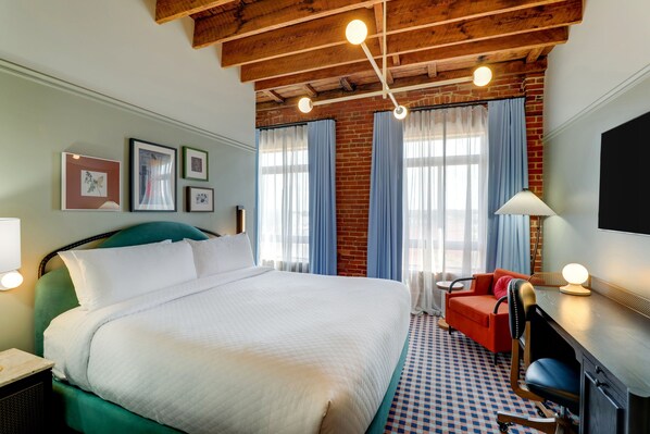 Premium bedding, in-room safe, laptop workspace, blackout drapes - Trilogy Hotel Montgomery, Autograph Collection (Montgomery)