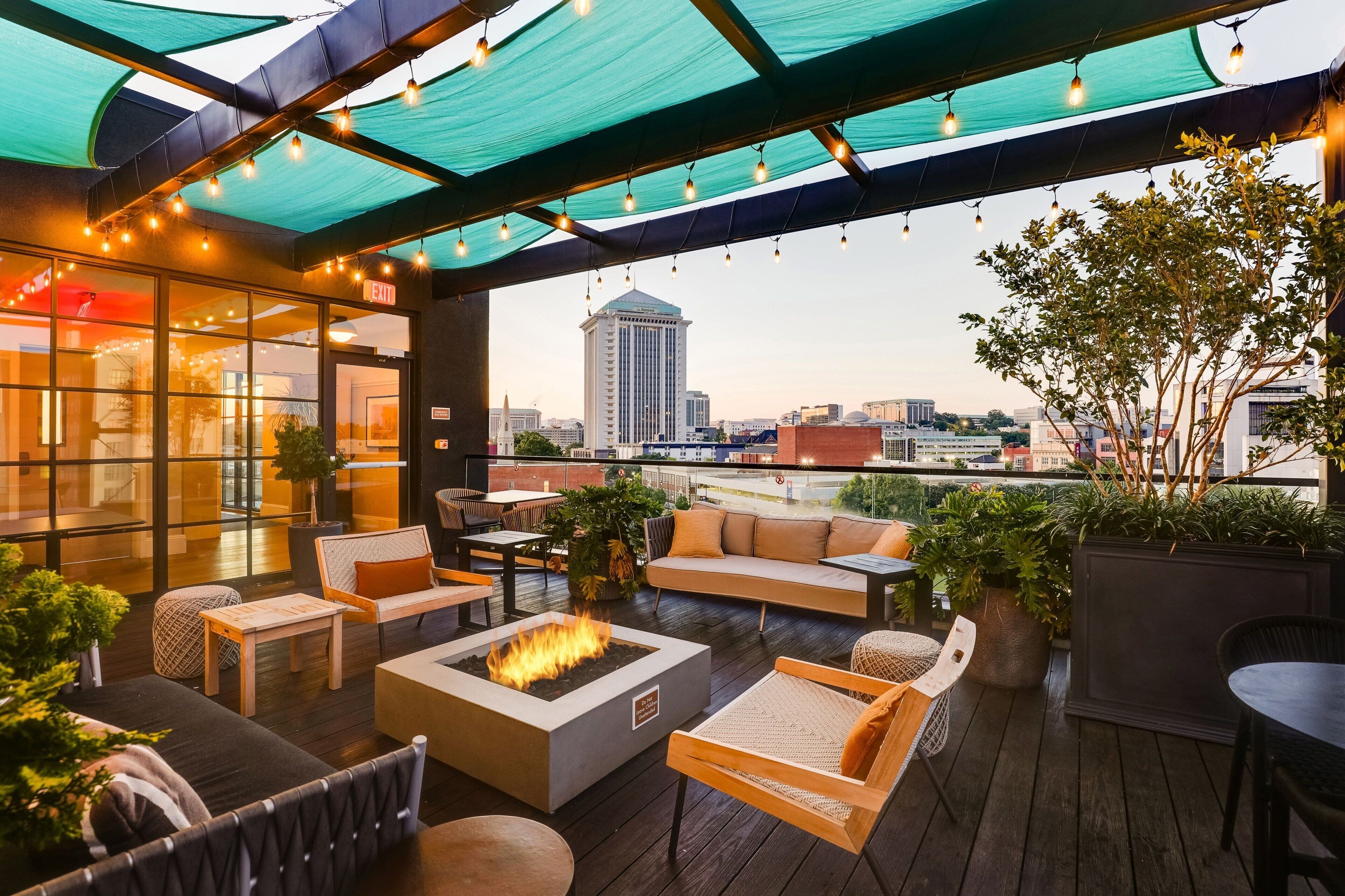 Bar (trong khuôn viên)