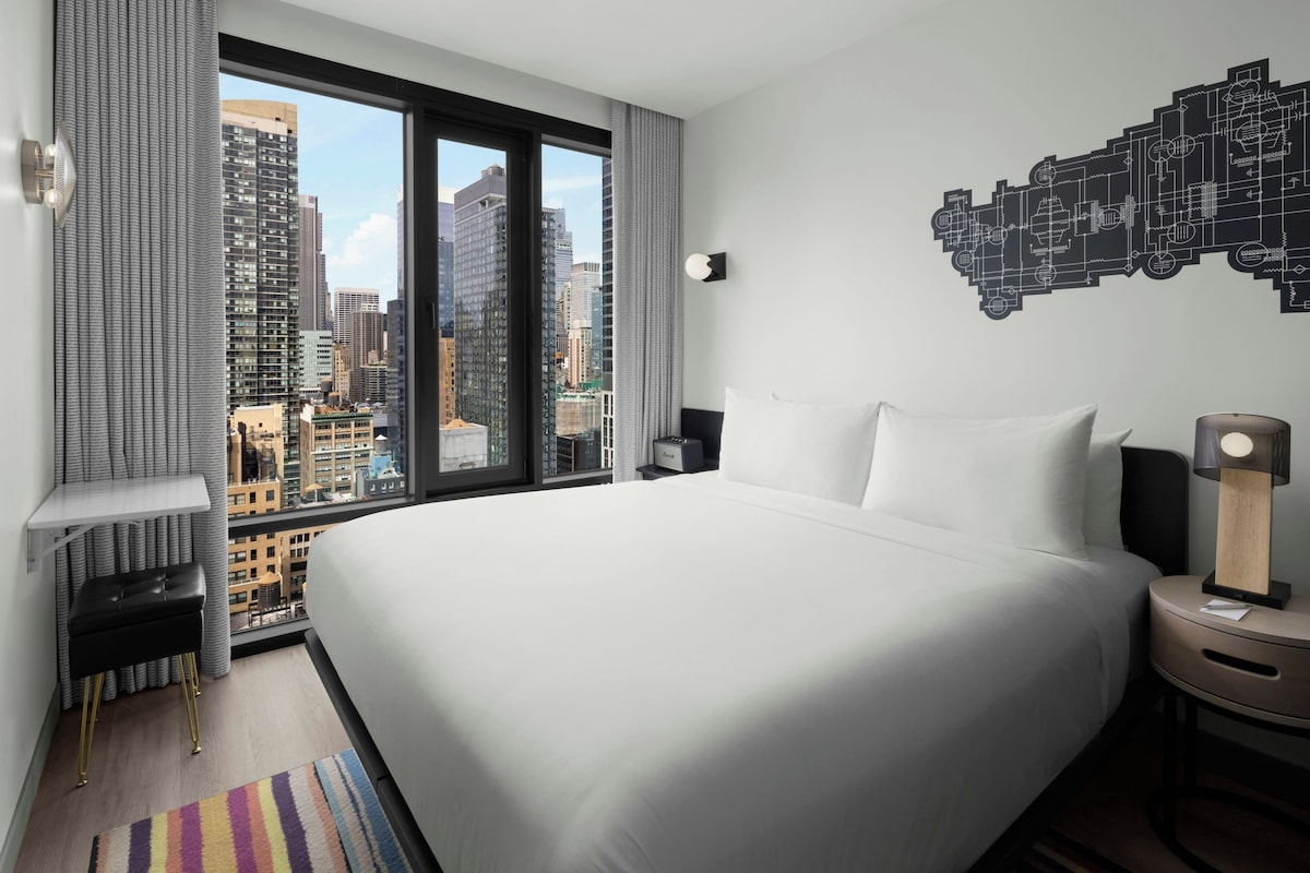 Down comforters, minibar, in-room safe, desk