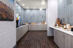 Free daily full breakfast - TownePlace by Marriott Suites Buckeye Verrado (Buckeye)