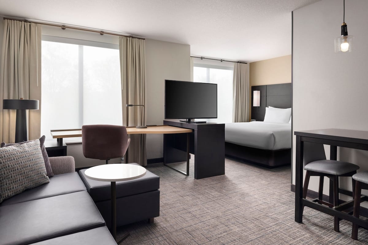 16 bedrooms, premium bedding, down duvets, pillow-top beds