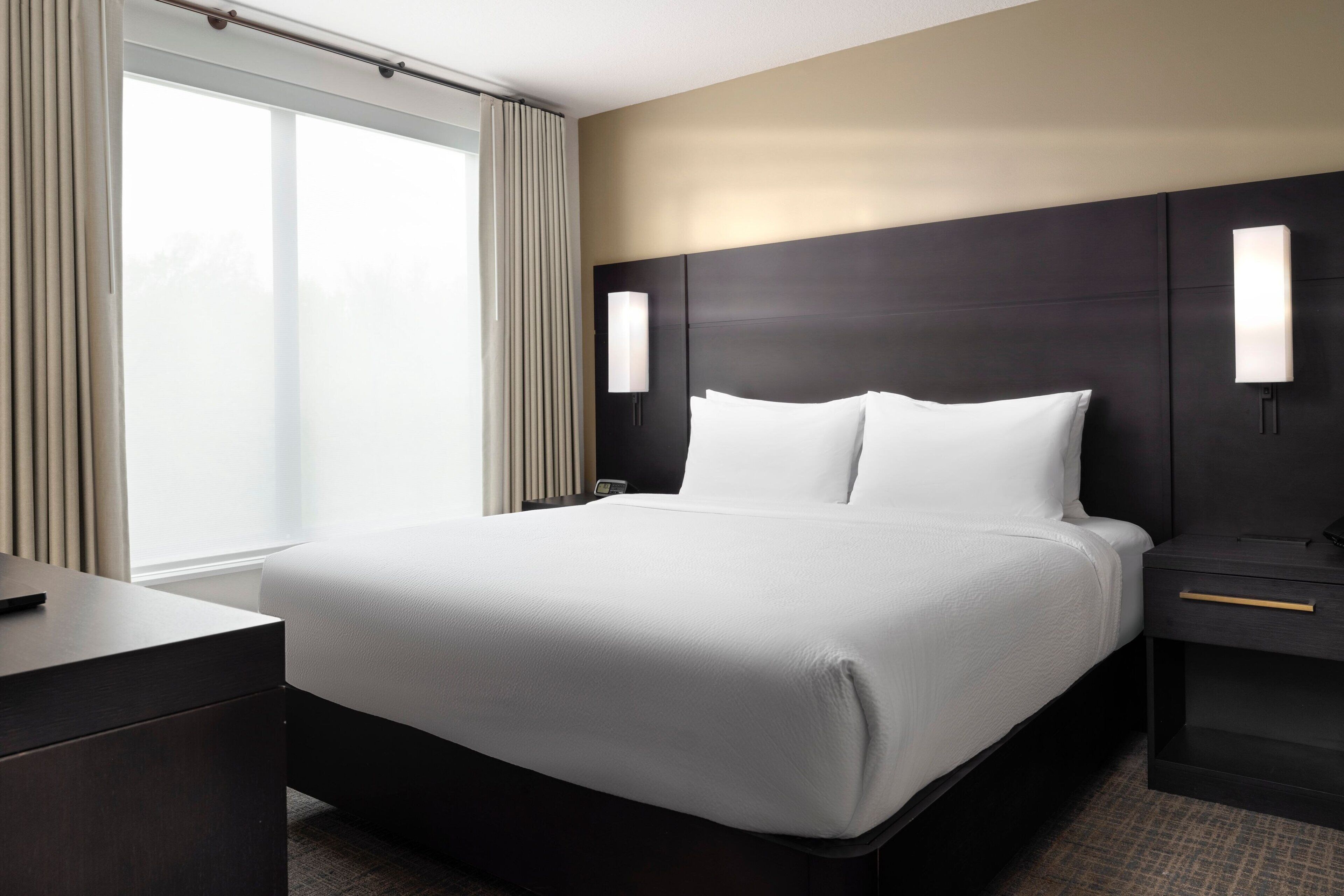 ห้องสวีท, 1 ห้องนอน (View) | เครื่องนอนระดับพรีเมียม, ผ้านวมขนเป็ด, เตียงพร้อมฟูกเสริมที่นอน