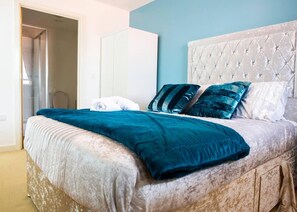 Apartment | 2 bedrooms, iron/ironing board, free WiFi, bed sheets - Inviting 2-bed Apartment in Wolverhampton (Wolverhampton)