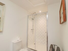 Cottage | Bathroom | Shower