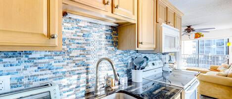 Frigorífic, microones, forn i placa de cuina