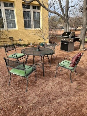 تناول الطعام بالخارج