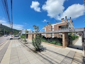 Apartamento premium, acesso à piscina, vista para a cidade | Vista para a rua