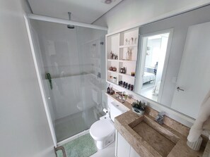 Appartamento Premium, accesso alla piscina, vista città | Bagno | Doccia