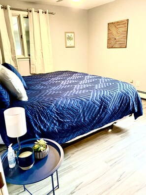 2 bedrooms, desk, iron/ironing board, WiFi - Spacious House short walk to Bills Stadium (Orchard Park)