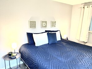 3 bedrooms, desk, iron/ironing board, WiFi - Spacious House short walk to Bills Stadium (Orchard Park)