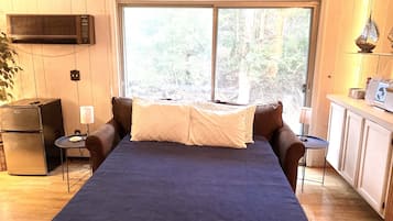 2 slaapkamers, een bureau, een strijkplank/strijkijzer, wifi