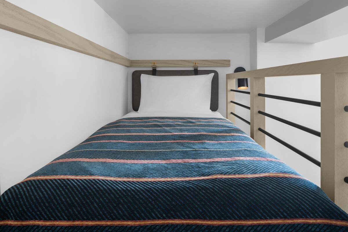 Quarto | Roupas de cama antialérgicas, escrivaninha