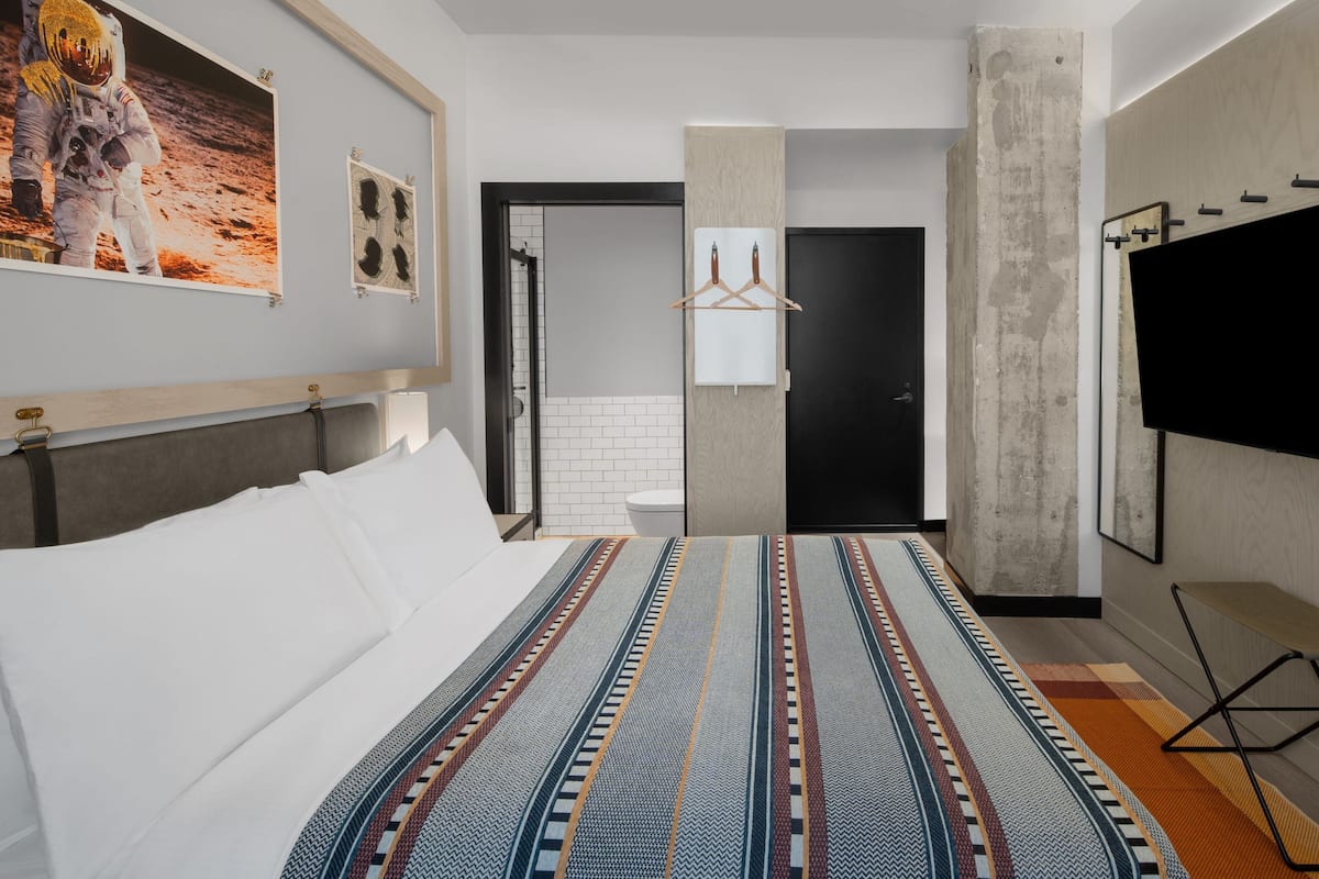 1 bedroom, hypo-allergenic bedding, desk, laptop workspace