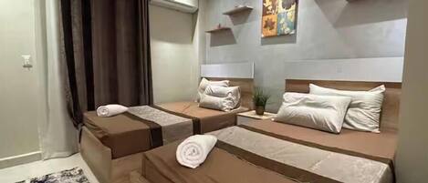 3 bedrooms, iron/ironing board, WiFi, bed sheets