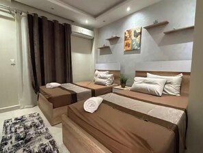 3 slaapkamers, een strijkplank/strijkijzer, wifi, beddengoed