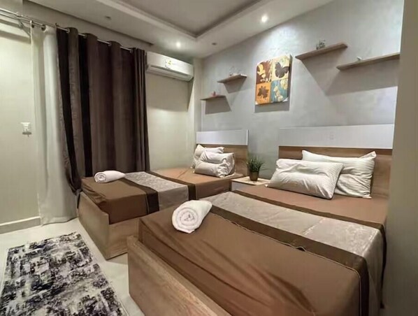 3 bedrooms, iron/ironing board, WiFi, bed sheets