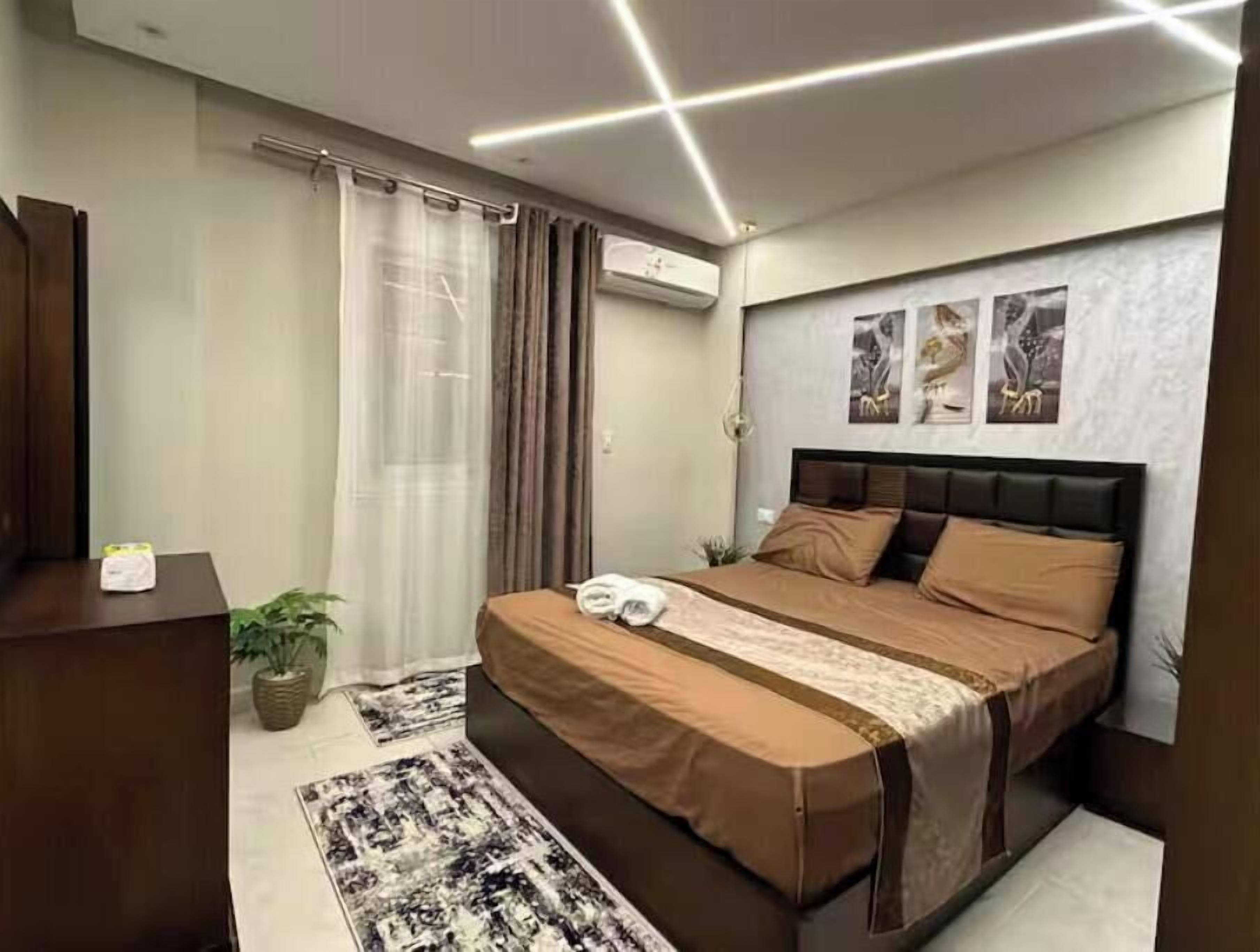 3 多间卧室、熨斗/熨衣板、WiFi、床单