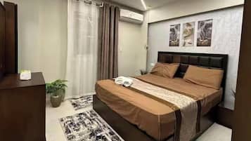 3 bedrooms, iron/ironing board, WiFi, bed sheets