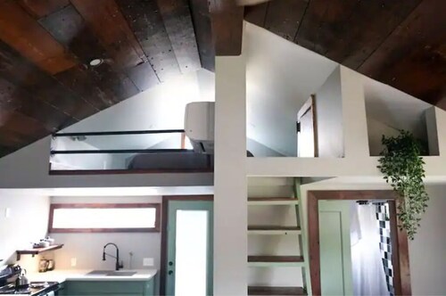 Quiet and Serene Loft- Between Downtown and IAH