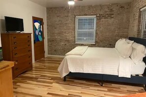 1 bedroom, desk, iron/ironing board, free WiFi - Studio Suite - One Bedroom Apartment, Sleeps 2 (Augusta)
