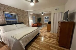 1 habitación, escritorio, tabla de planchar con plancha y wifi gratis 